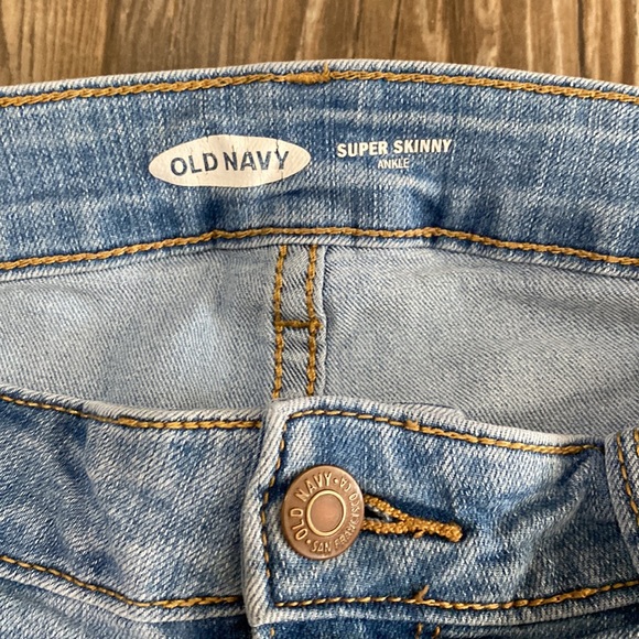Old Navy Super Skinny Ankle Jeans - Picture 2 of 7